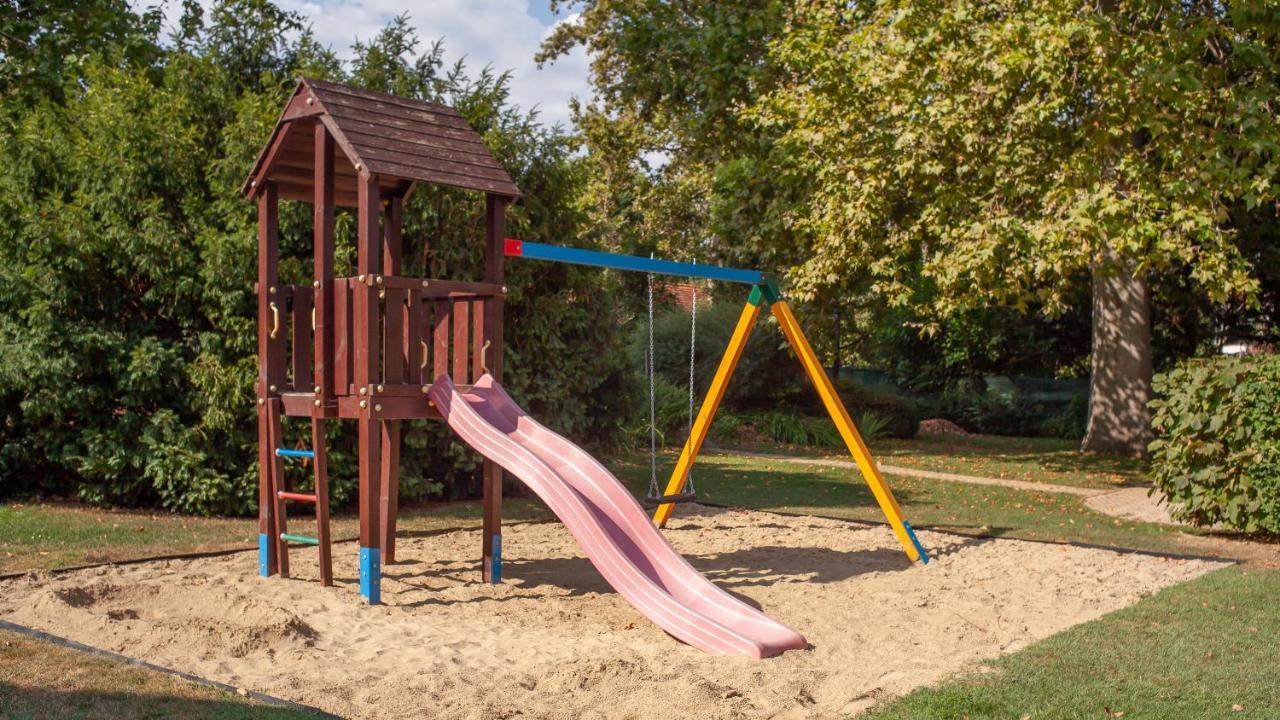 זמראדי Hotel Platan מראה חיצוני תמונה