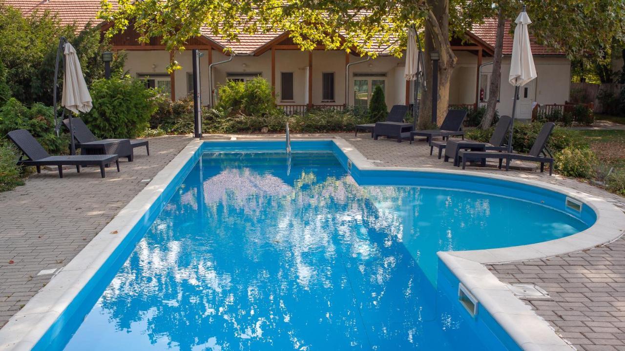 זמראדי Hotel Platan מראה חיצוני תמונה