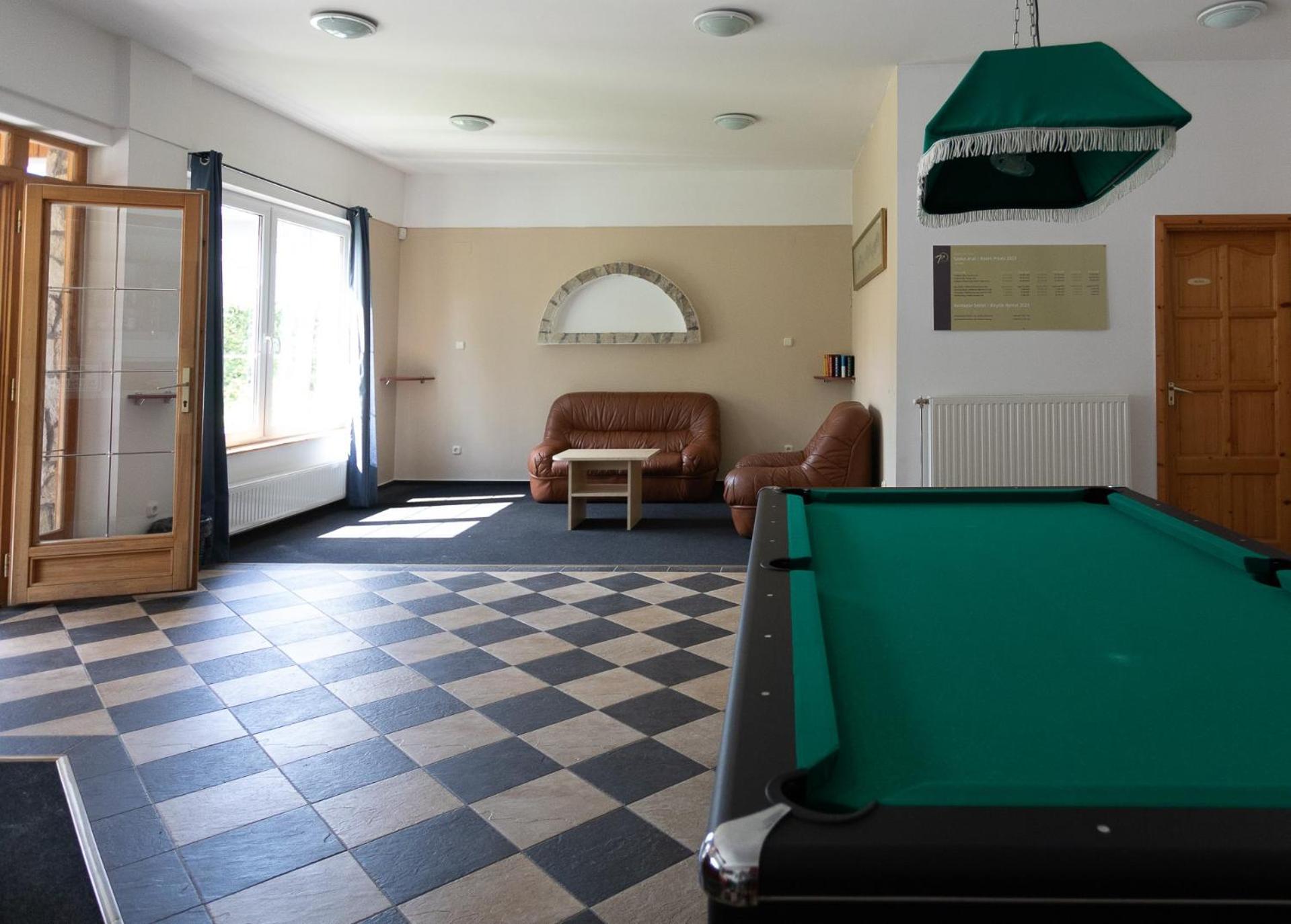 זמראדי Hotel Platan מראה חיצוני תמונה