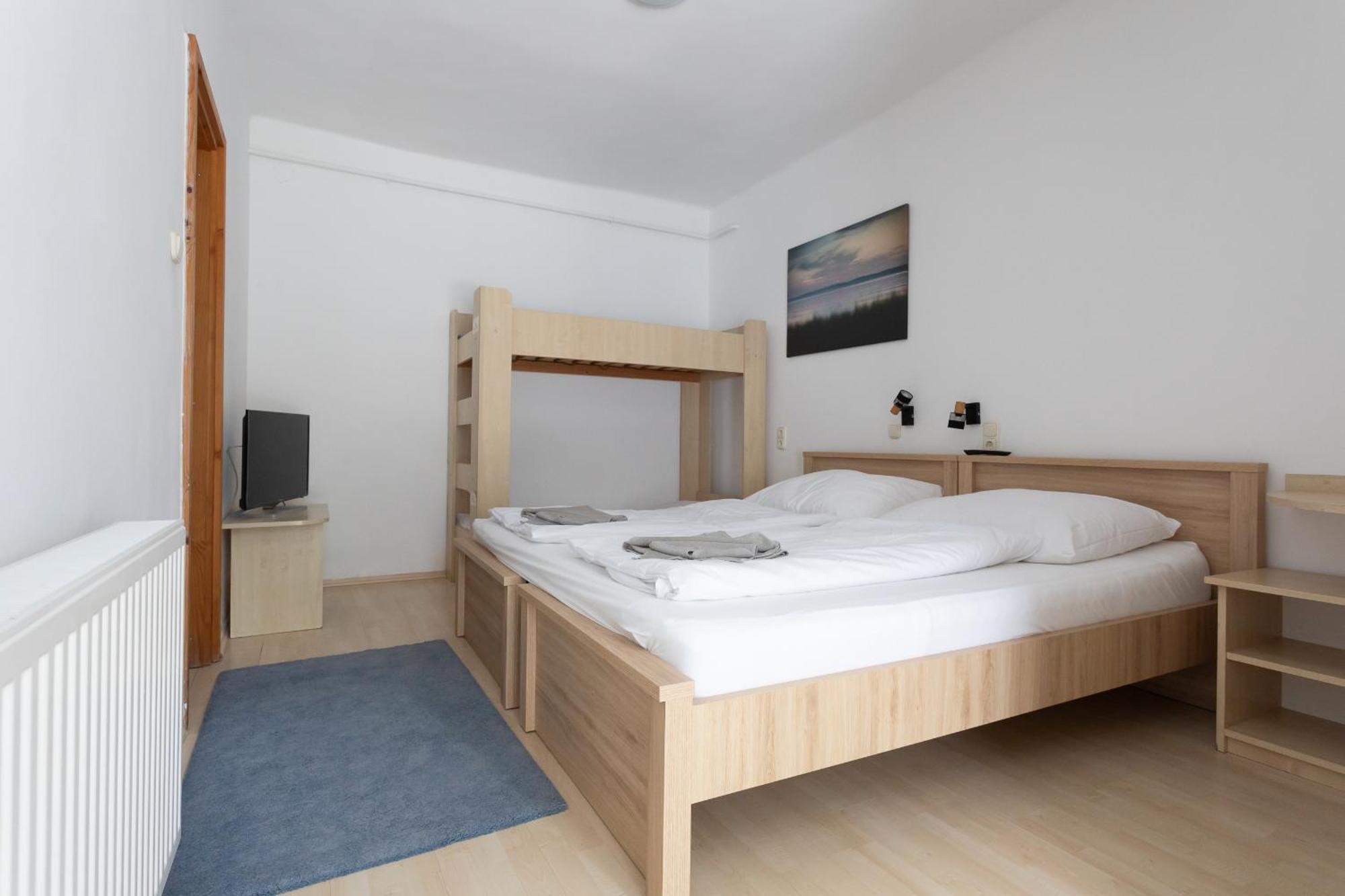 זמראדי Hotel Platan מראה חיצוני תמונה