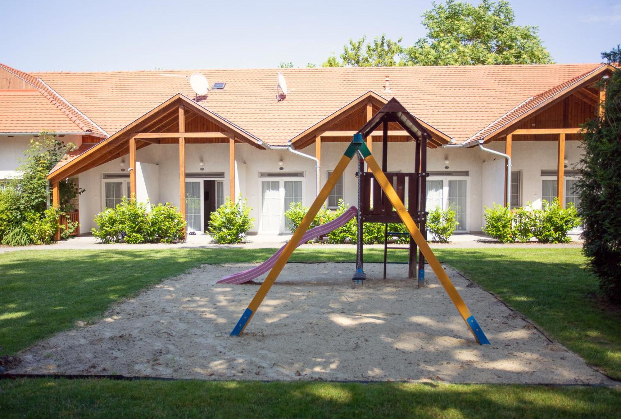 זמראדי Hotel Platan מראה חיצוני תמונה