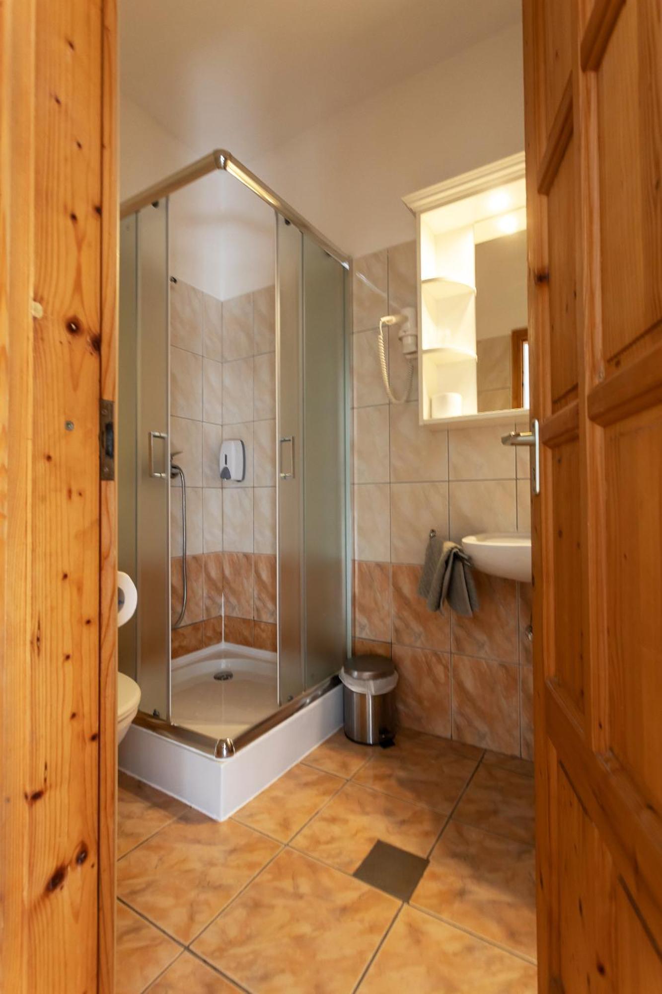זמראדי Hotel Platan מראה חיצוני תמונה