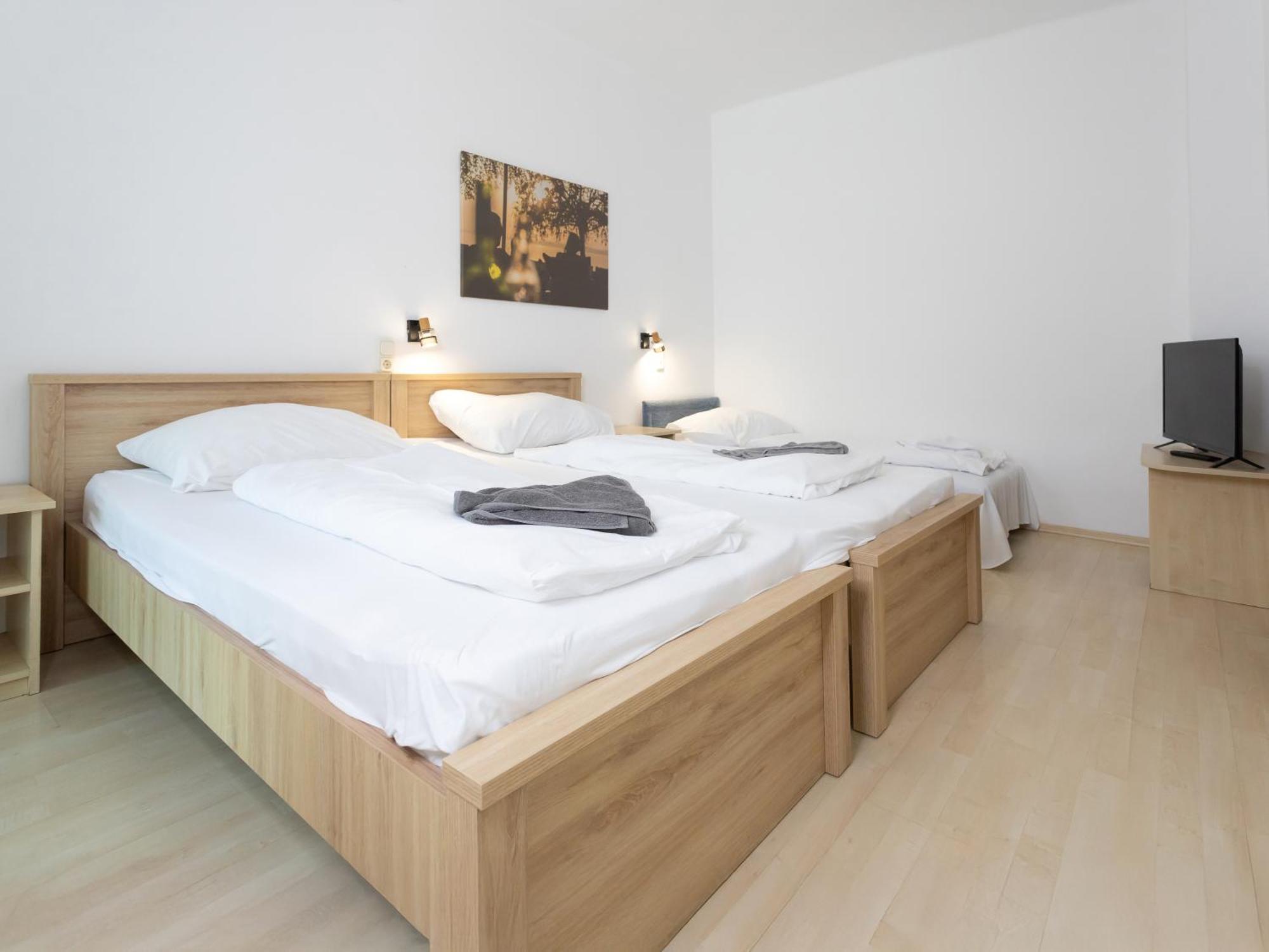זמראדי Hotel Platan מראה חיצוני תמונה