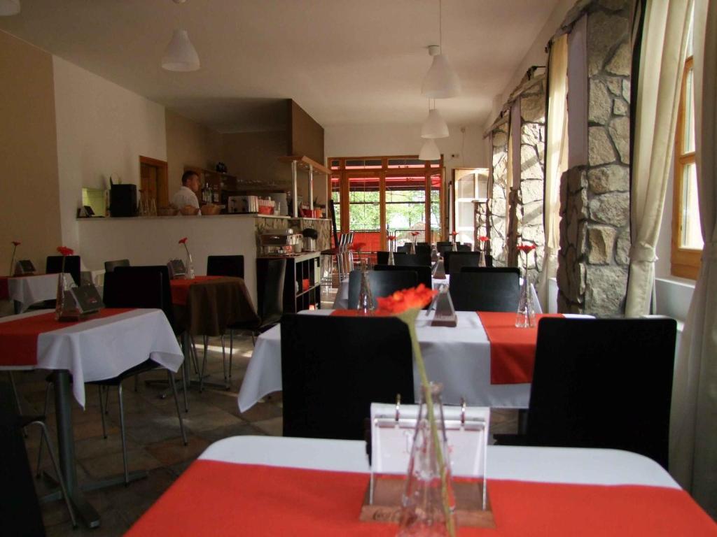 זמראדי Hotel Platan מראה חיצוני תמונה