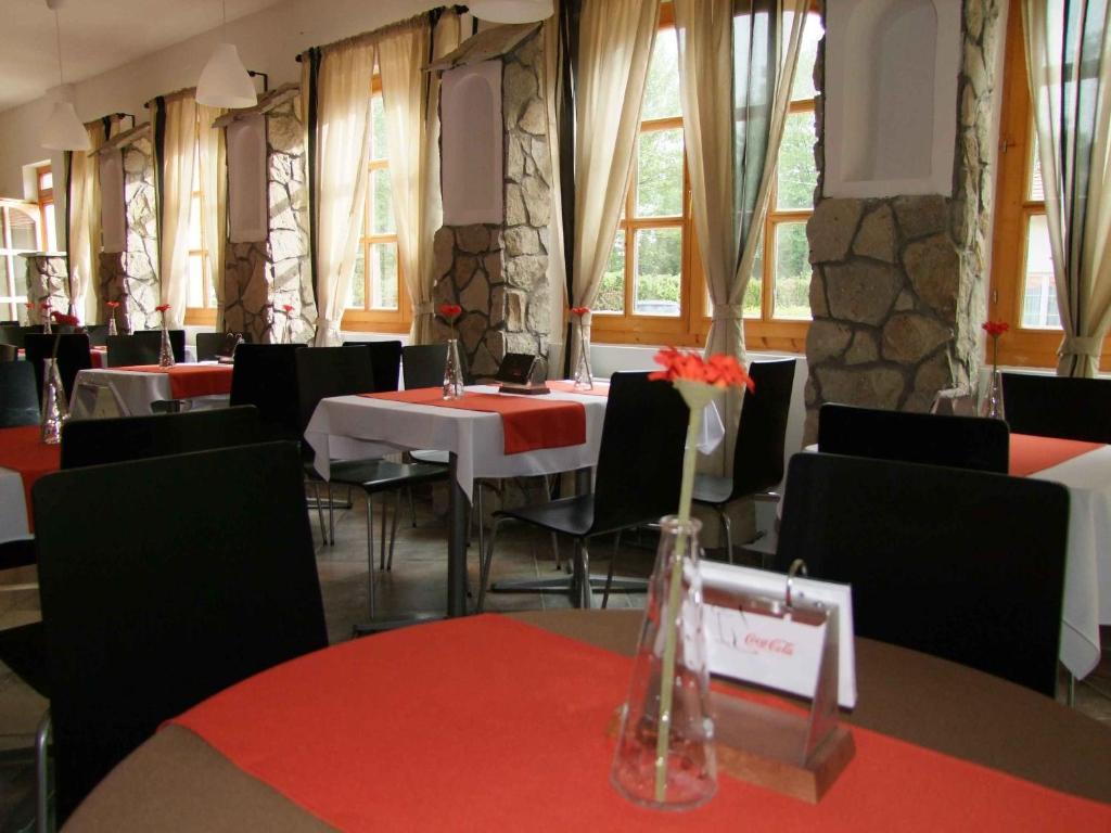 זמראדי Hotel Platan מראה חיצוני תמונה