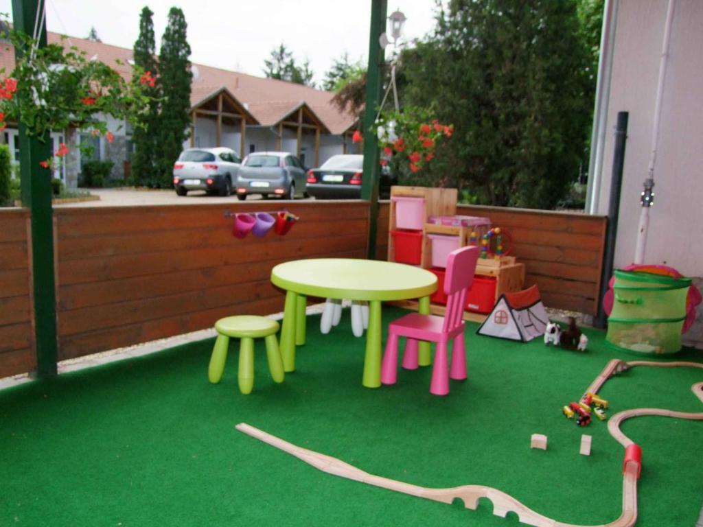 זמראדי Hotel Platan מראה חיצוני תמונה