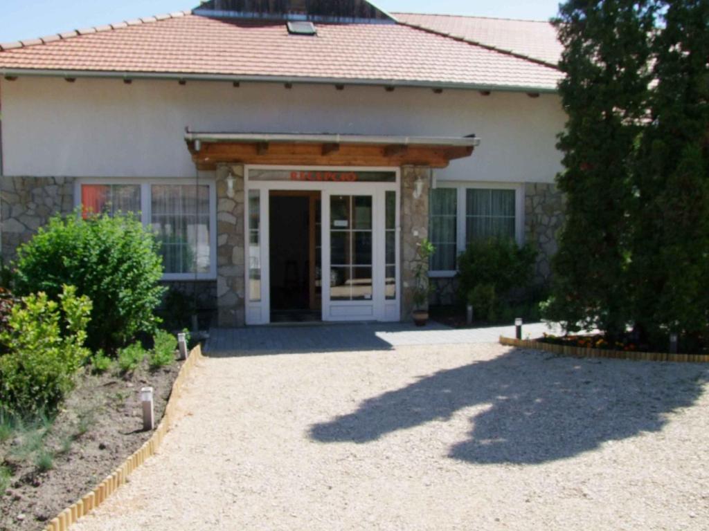 זמראדי Hotel Platan מראה חיצוני תמונה