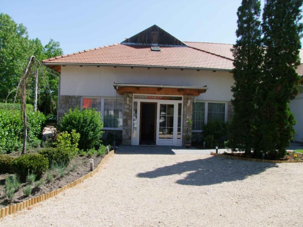 זמראדי Hotel Platan מראה חיצוני תמונה
