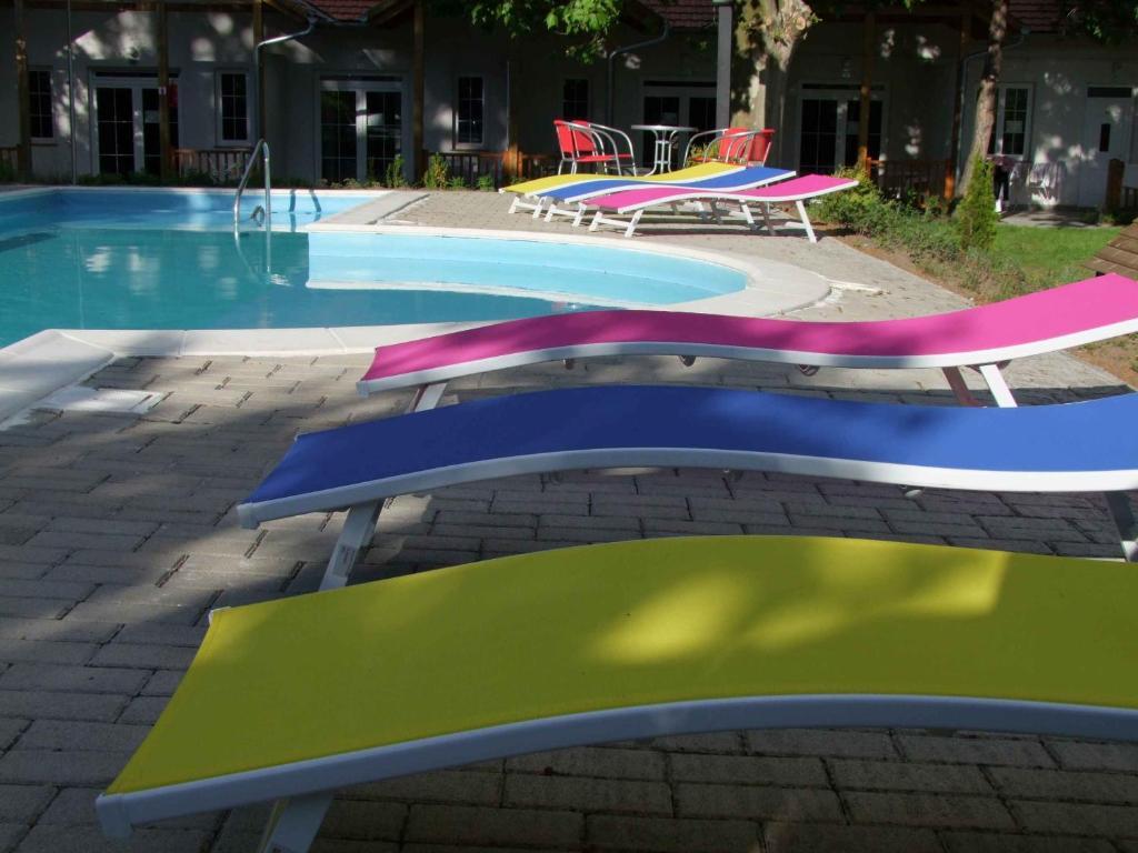זמראדי Hotel Platan מראה חיצוני תמונה