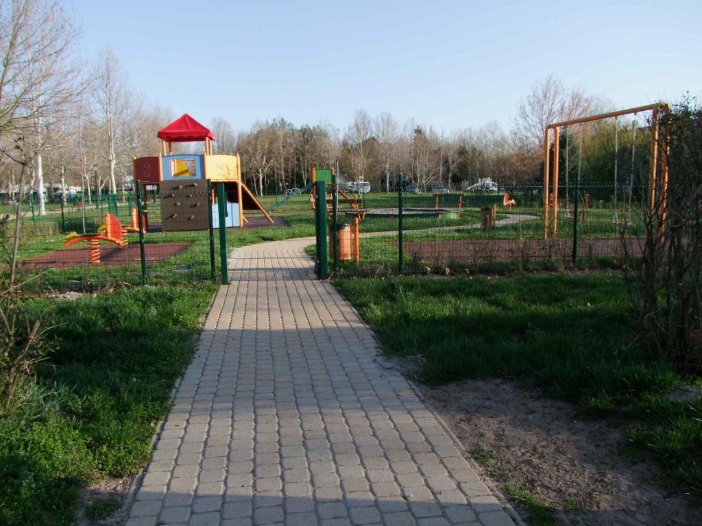 זמראדי Hotel Platan מראה חיצוני תמונה